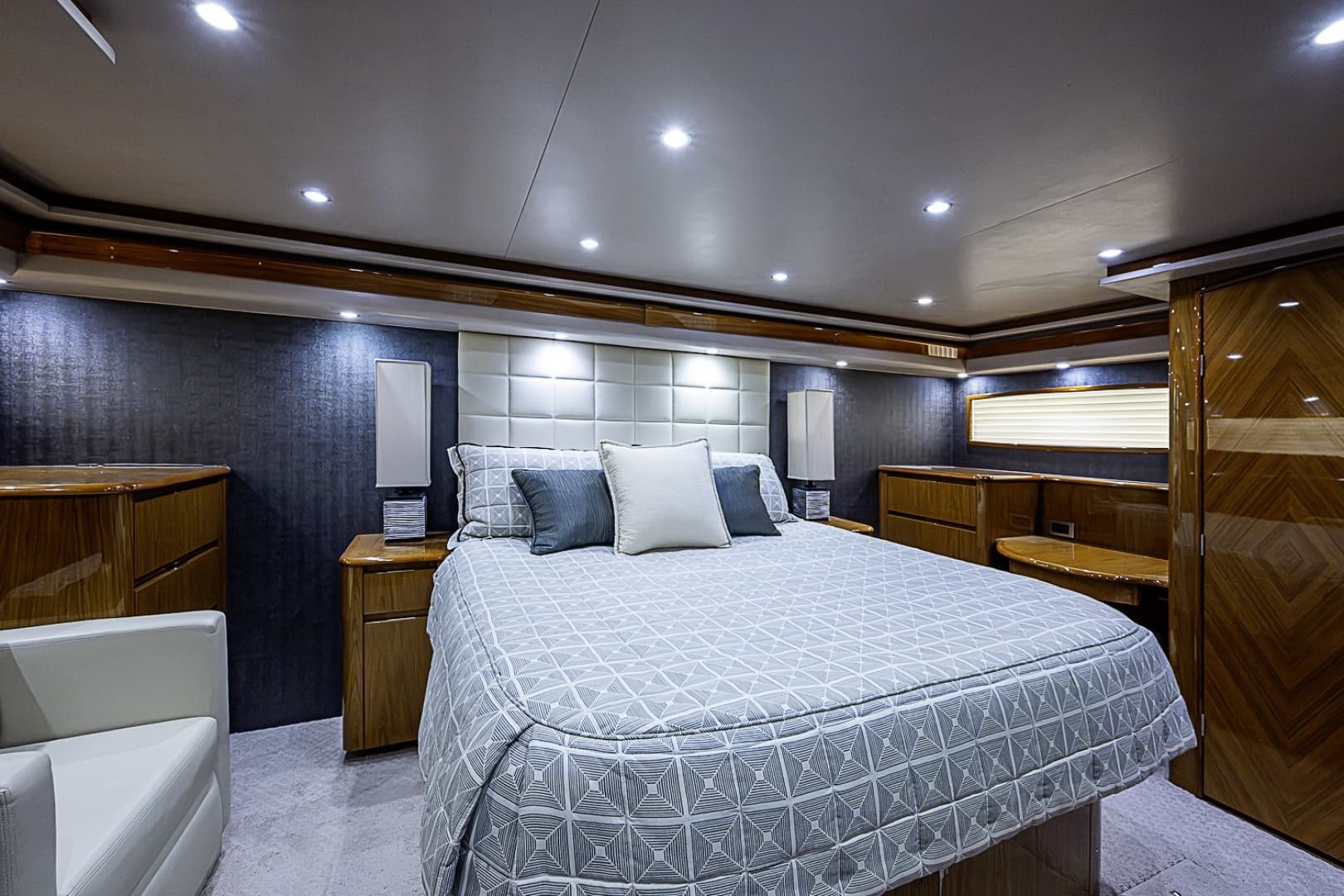 2011 Viking 76 Enclosed Bridge