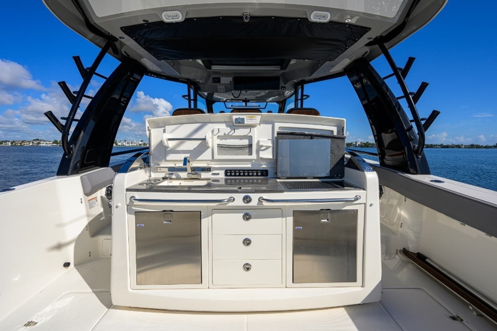 42 ft Boston Whaler 2024 Outrage GATE KEEPER