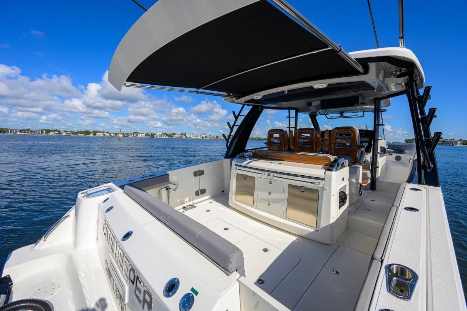 42 ft Boston Whaler 2024 Outrage GATE KEEPER