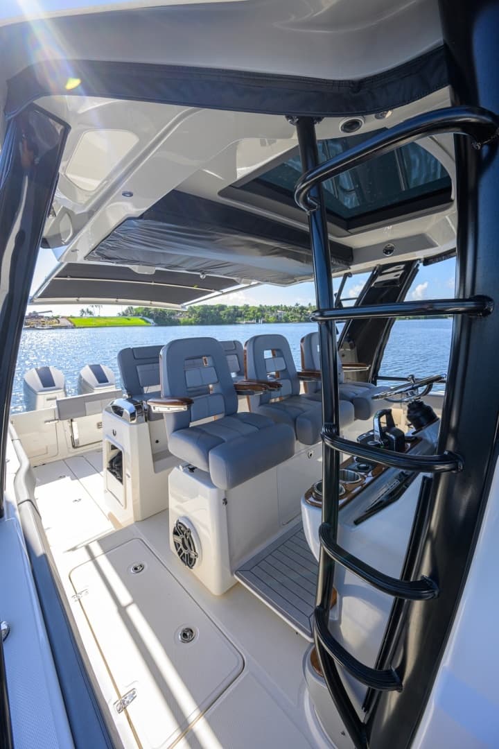 42 ft Boston Whaler 2024 Outrage GATE KEEPER