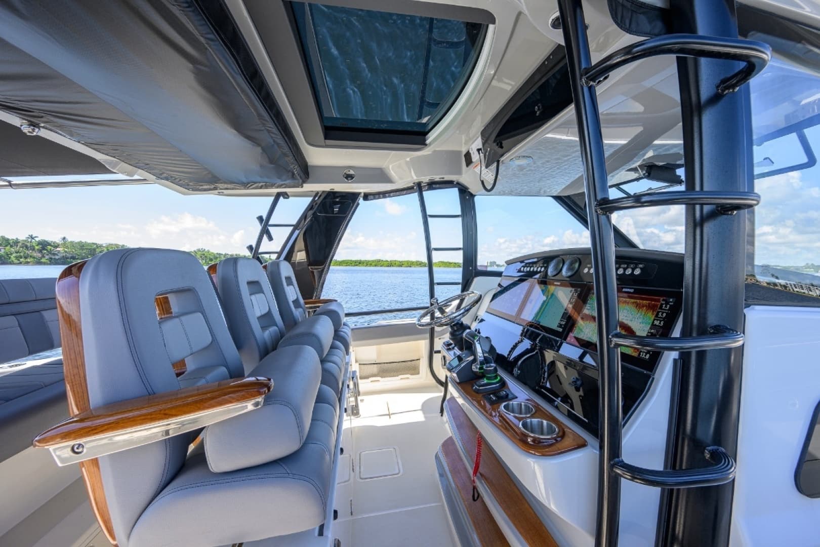42 ft Boston Whaler 2024 Outrage GATE KEEPER