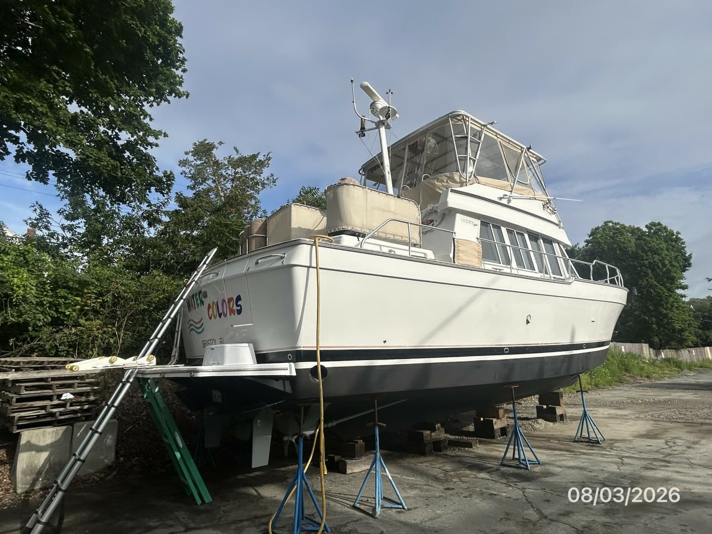 43' Mainship starboard aft profile
