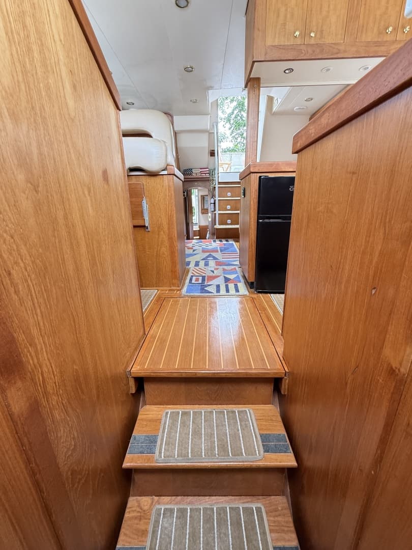 43' Mainship guest stateroom companionway aft