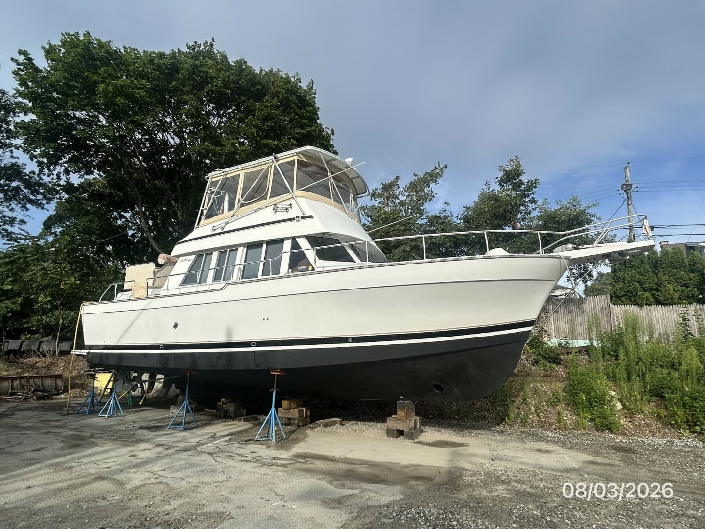 43' Mainship starboard forward profile