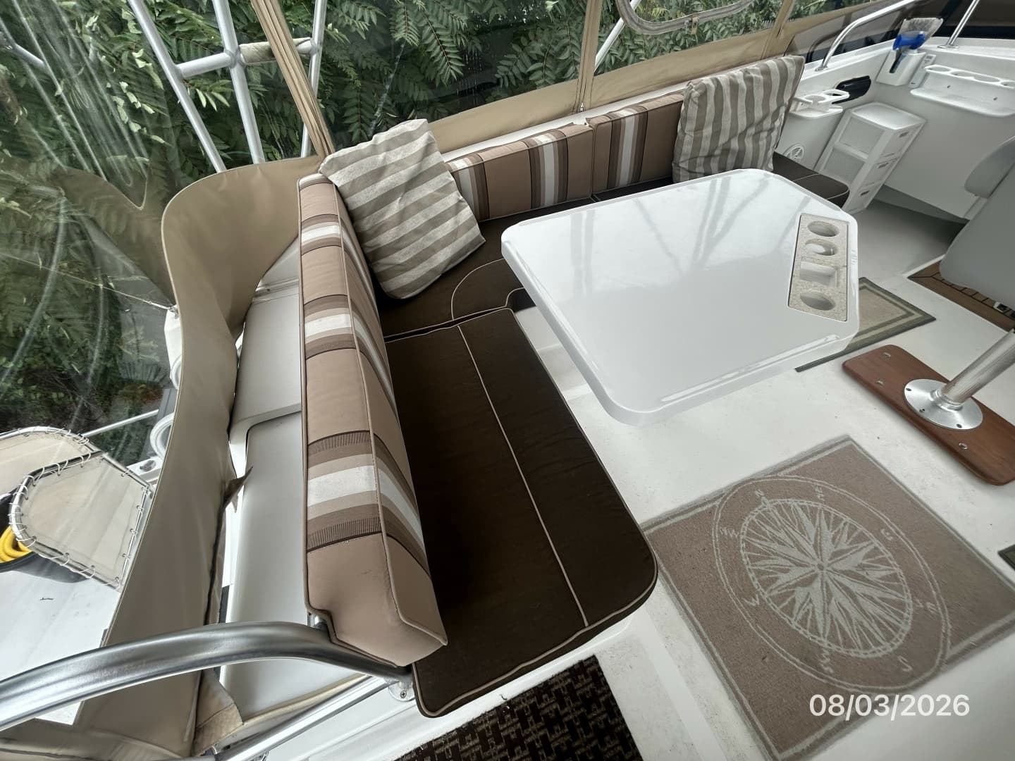43' Mainship flybridge port aft seating2