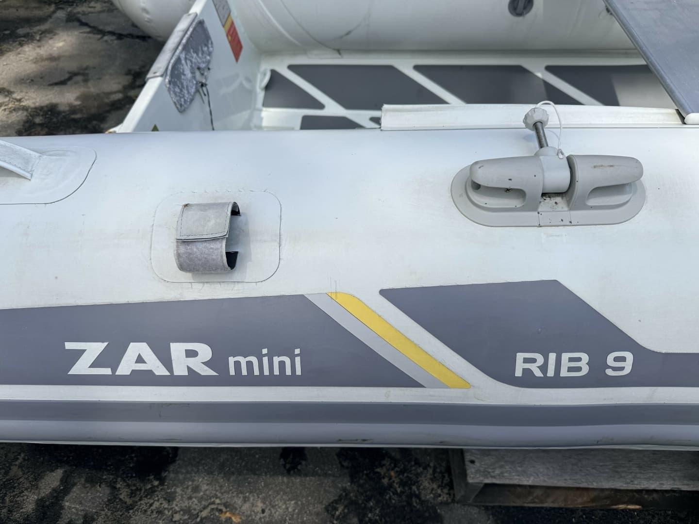 43' Mainship tender3
