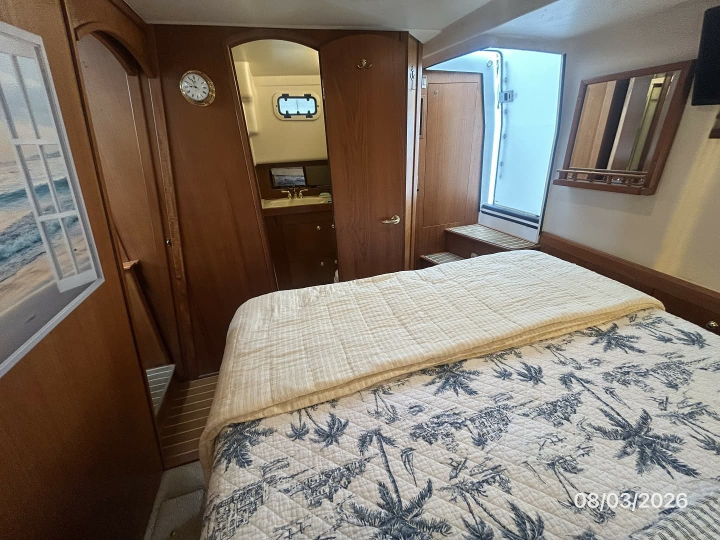 43' Mainship master stateroom starboard