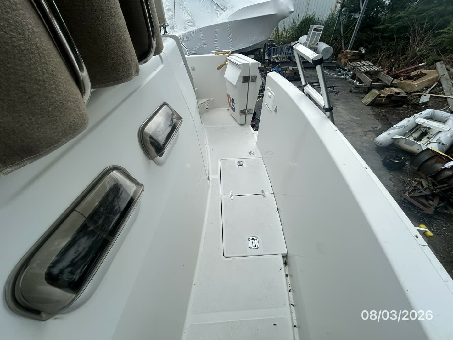 43' Mainship aftdeck starboard
