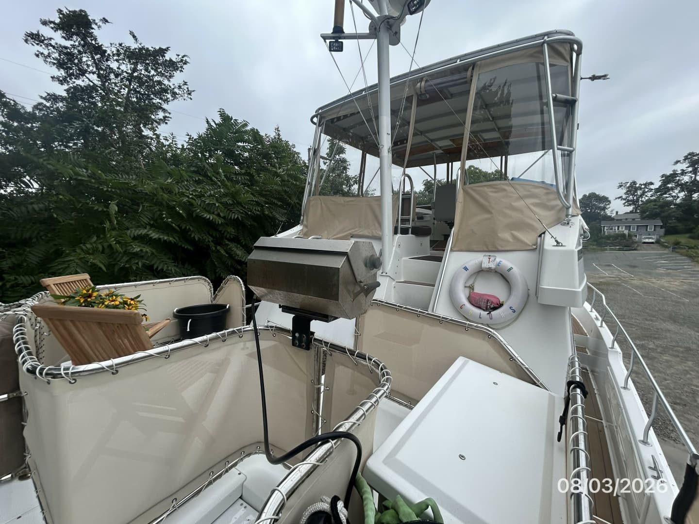 43' Mainship trunk cabin forward