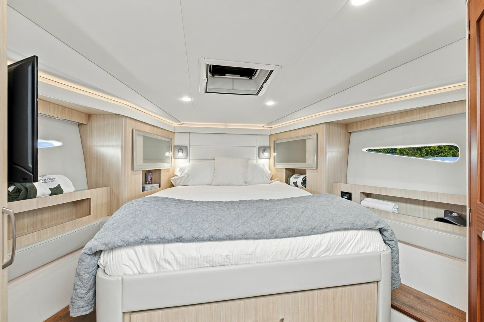 2025 Regal 42 Grande Coup