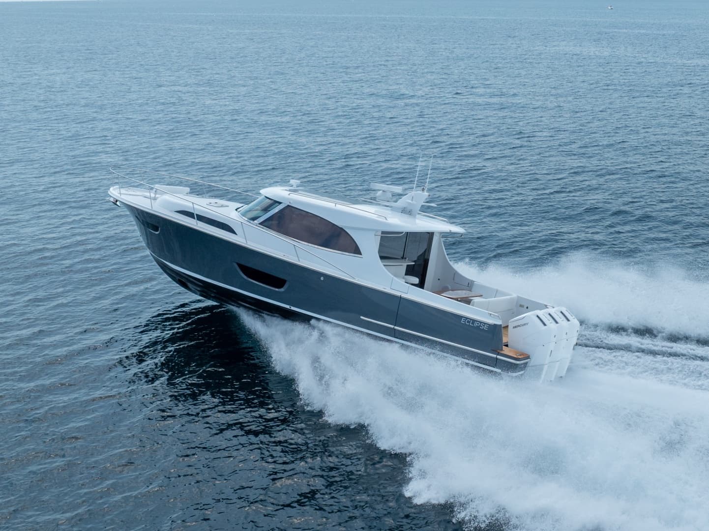 Eclipse 50 - STINGRAY GRAY - Exterior Profile