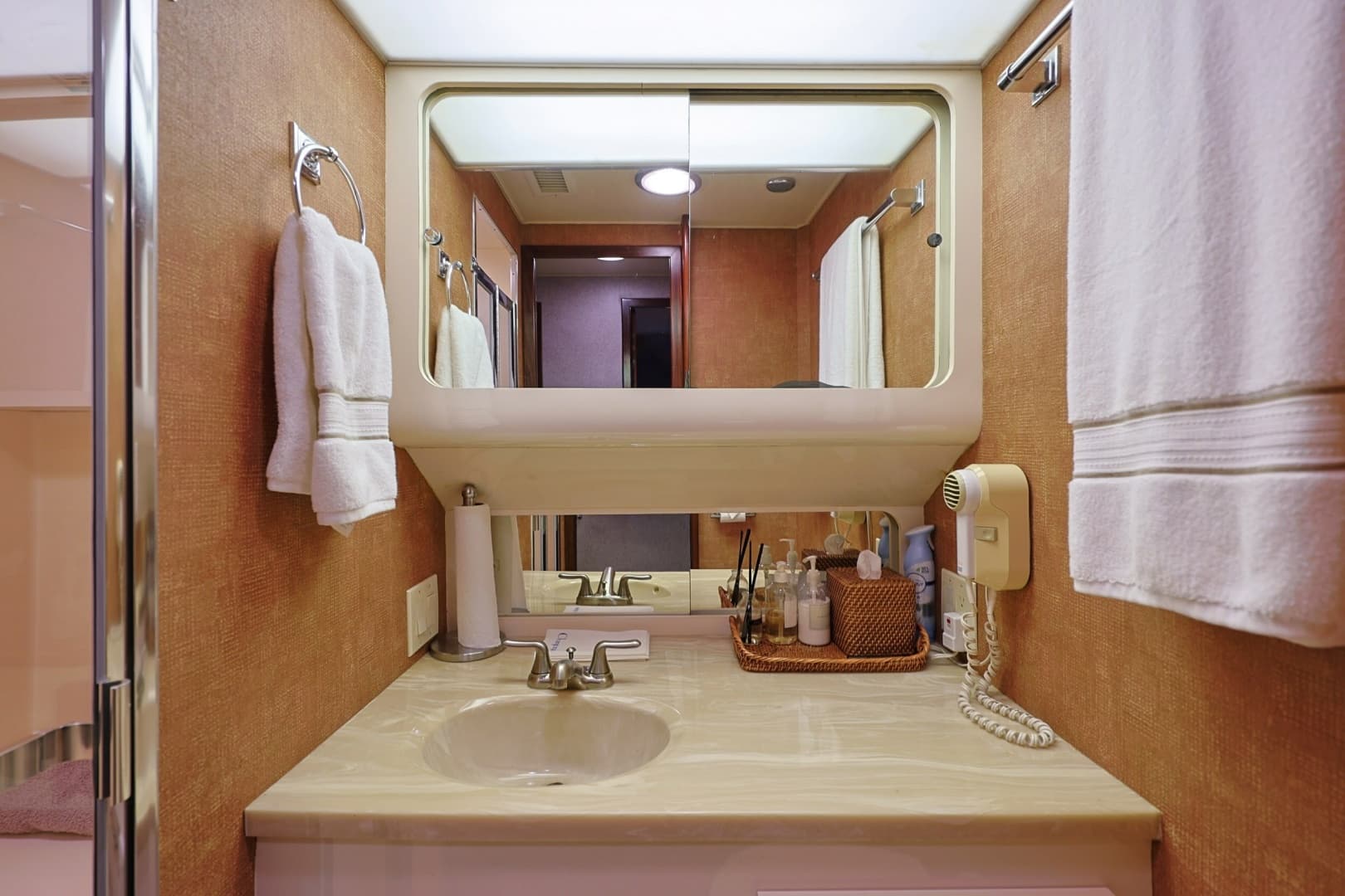 1989 Hatteras 74 Cockpit Motor Yacht