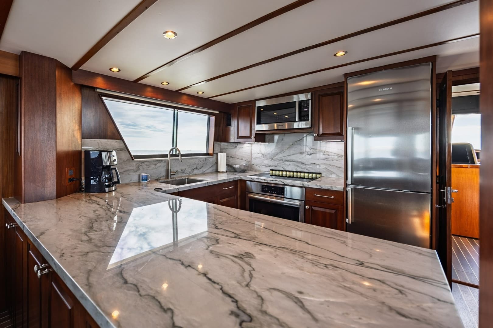 1989 Hatteras 74 Cockpit Motor Yacht