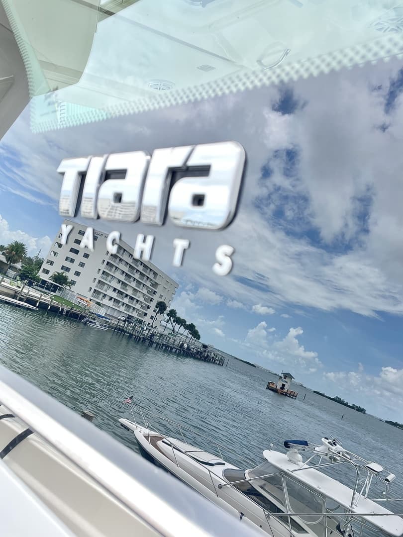 2023 Tiara Yachts 34 LS