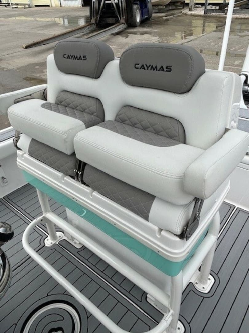 2025 Caymas 28 HB