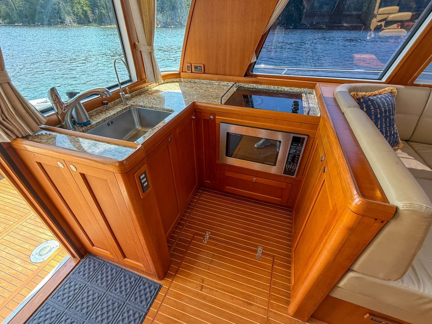 2008 Grand Banks 