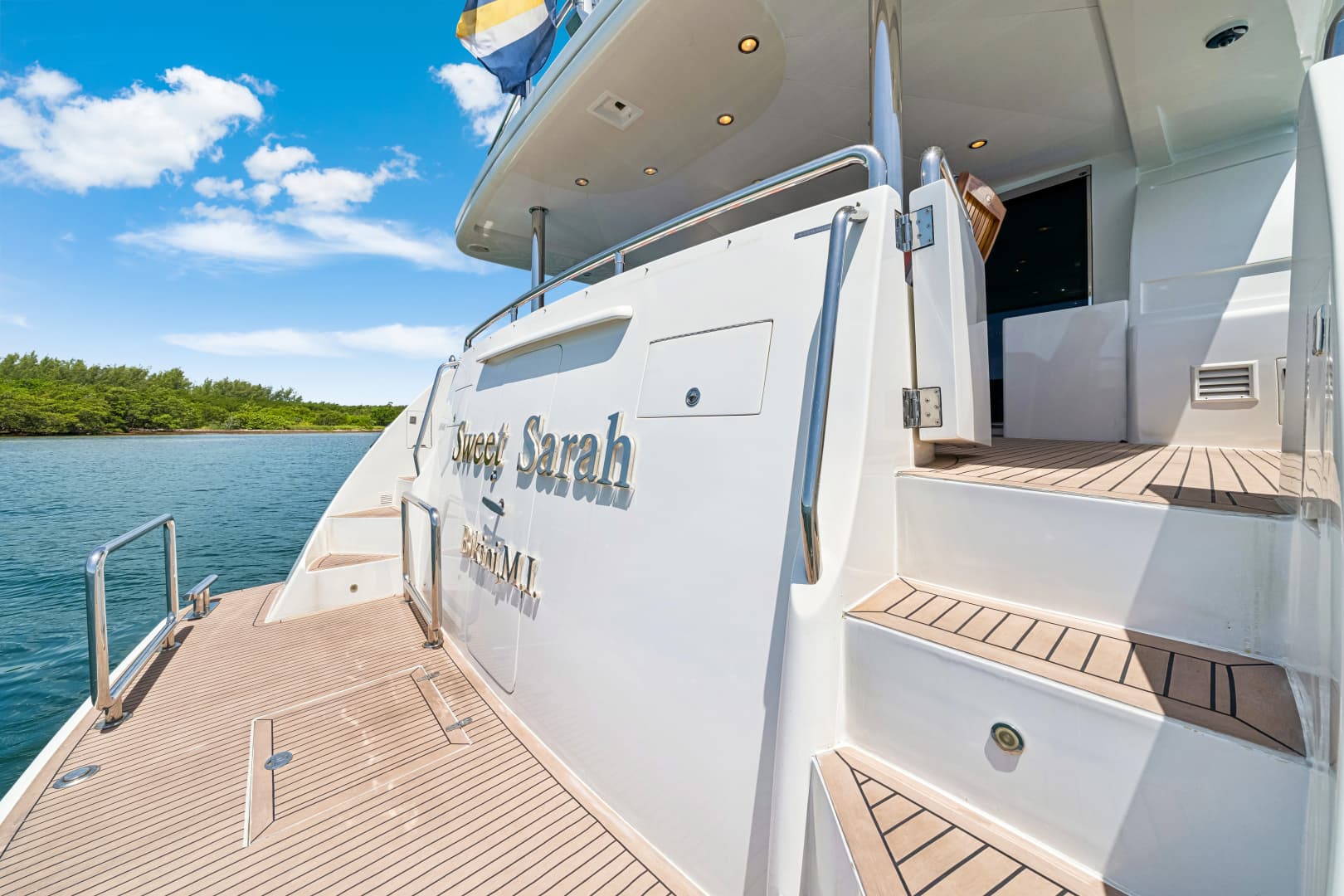 2006 Horizon 82 Skylounge