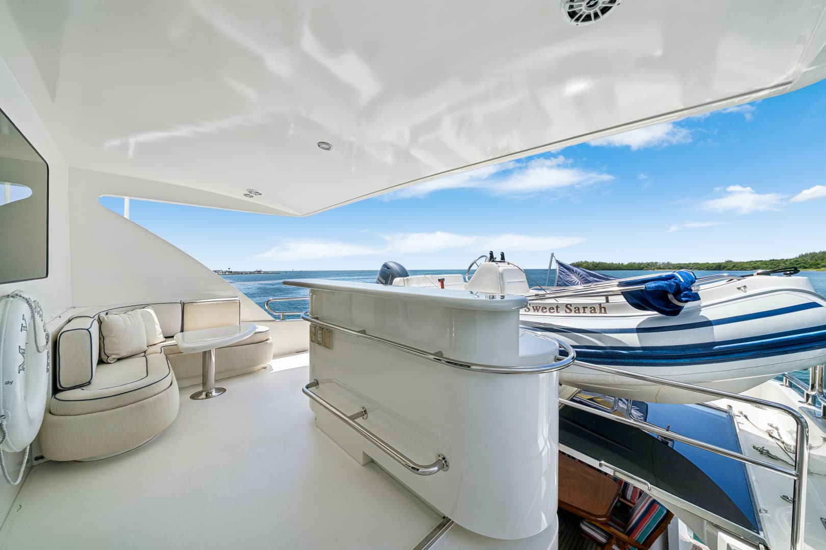 2006 Horizon 82 Skylounge