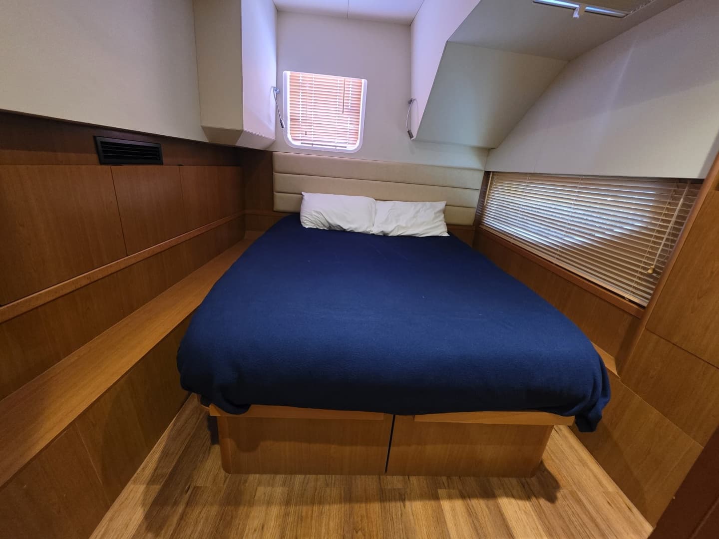 2016 Aquila 48