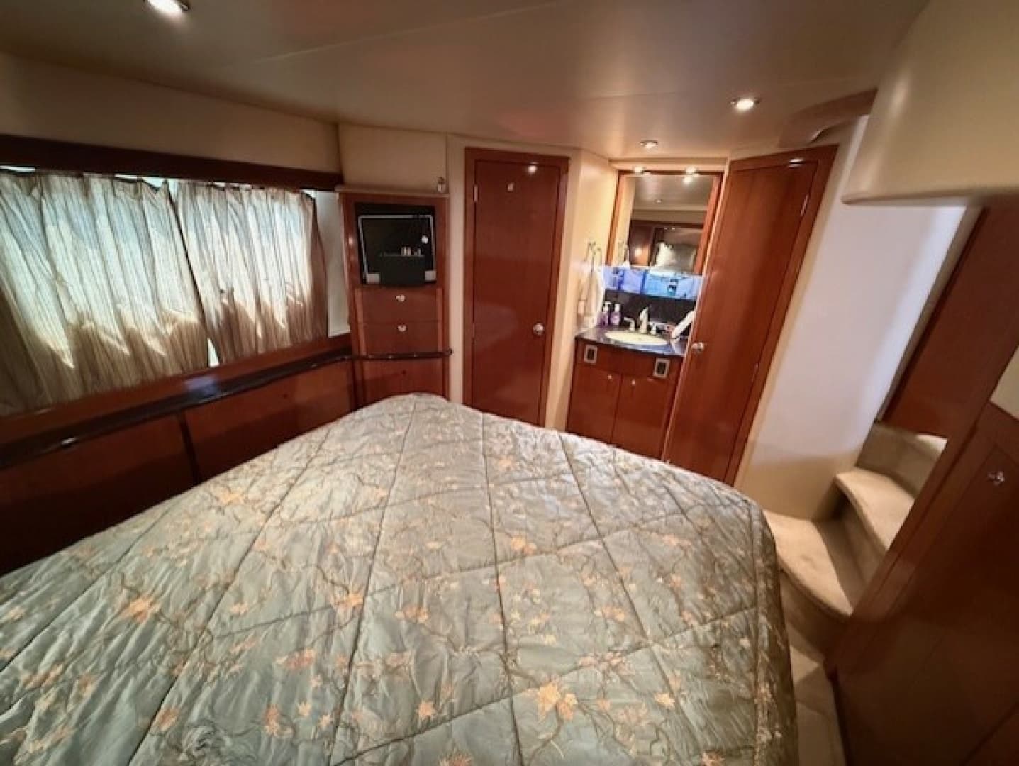 2007 Meridian 408 Aft Cabin