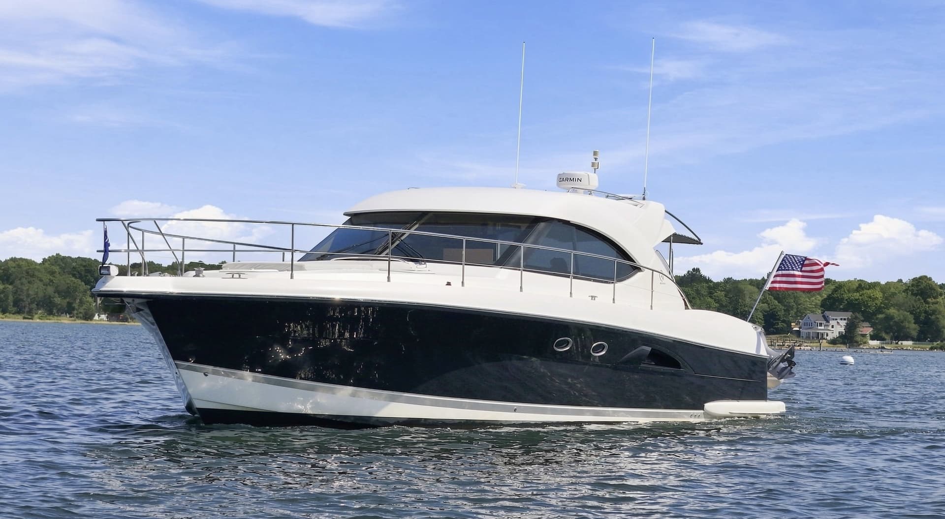 2009 Riviera 4700 Sport Yacht