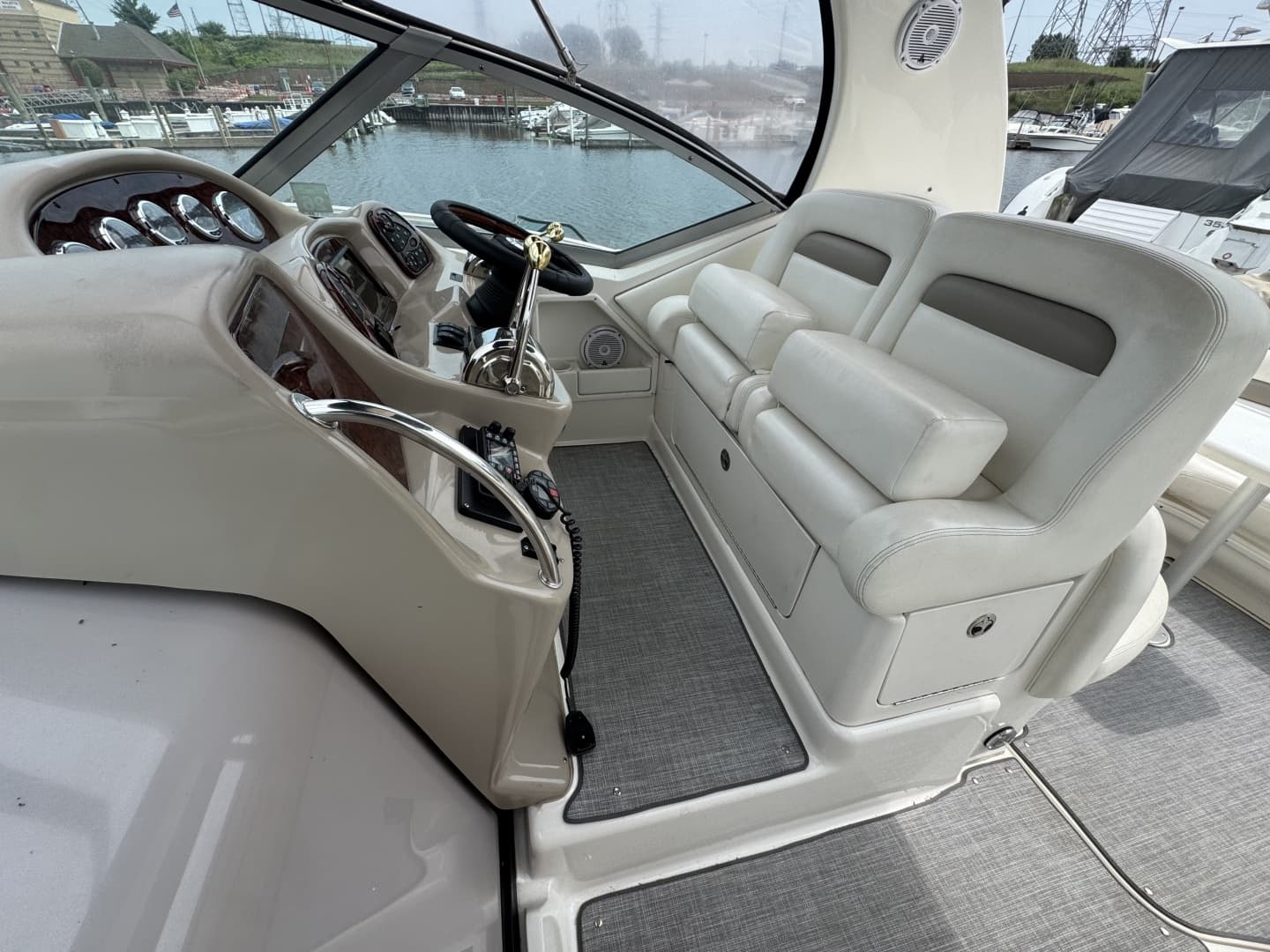 2004 Sea Ray 320 Sundancer