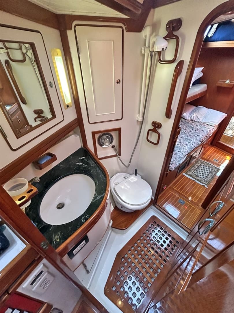 Starboard Guest Head