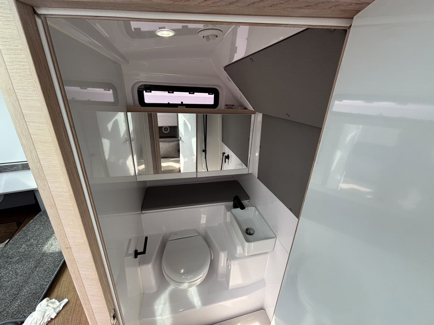 2023 Axopar 45 XC Cross Cabin