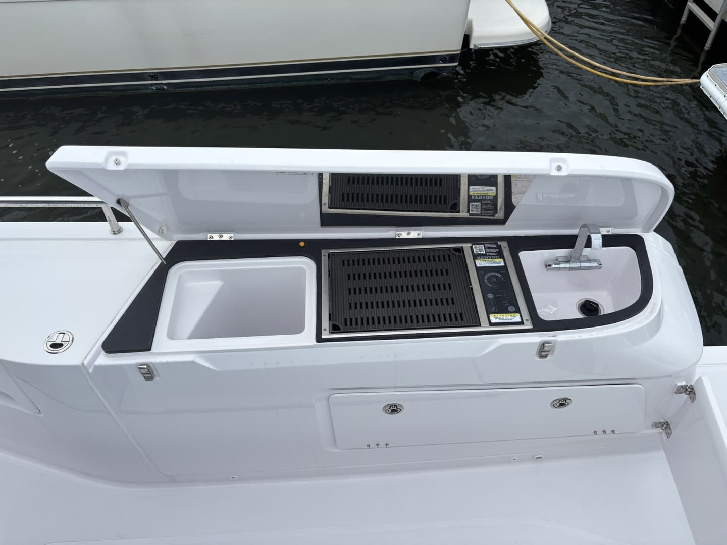 2023 Axopar 45 XC Cross Cabin