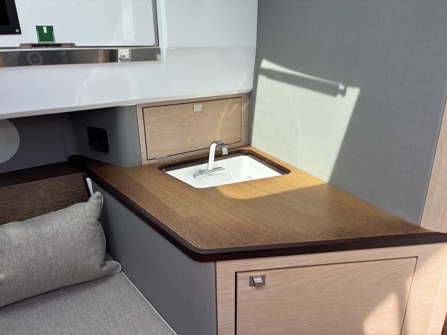 2023 Axopar 45 XC Cross Cabin