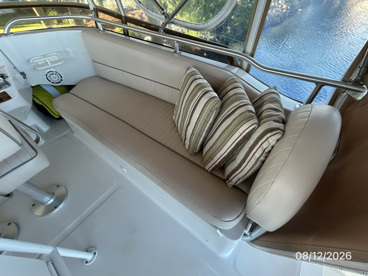 39' Mainship flybridge starboard seating
