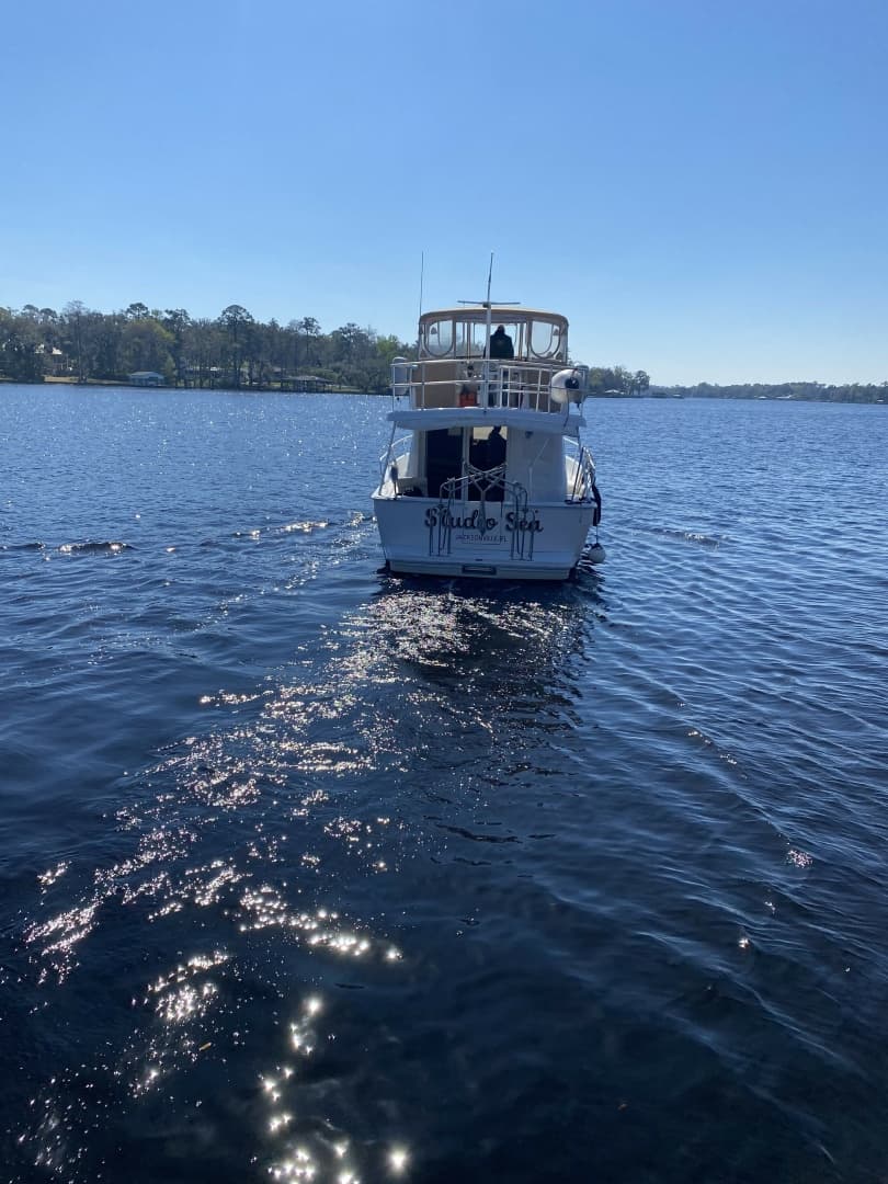 39' Mainship aft profile