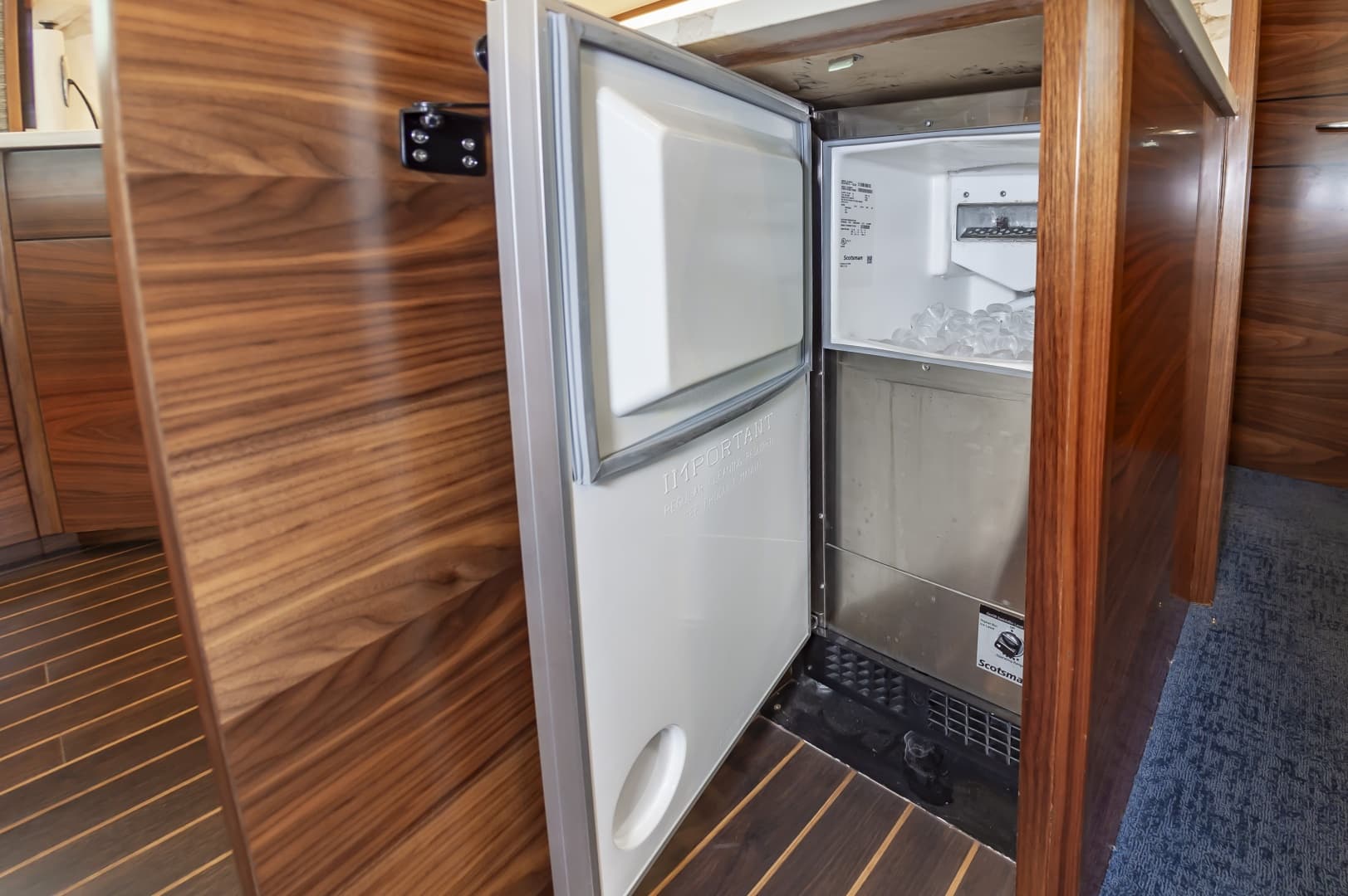 2024 Viking 72 Convertible