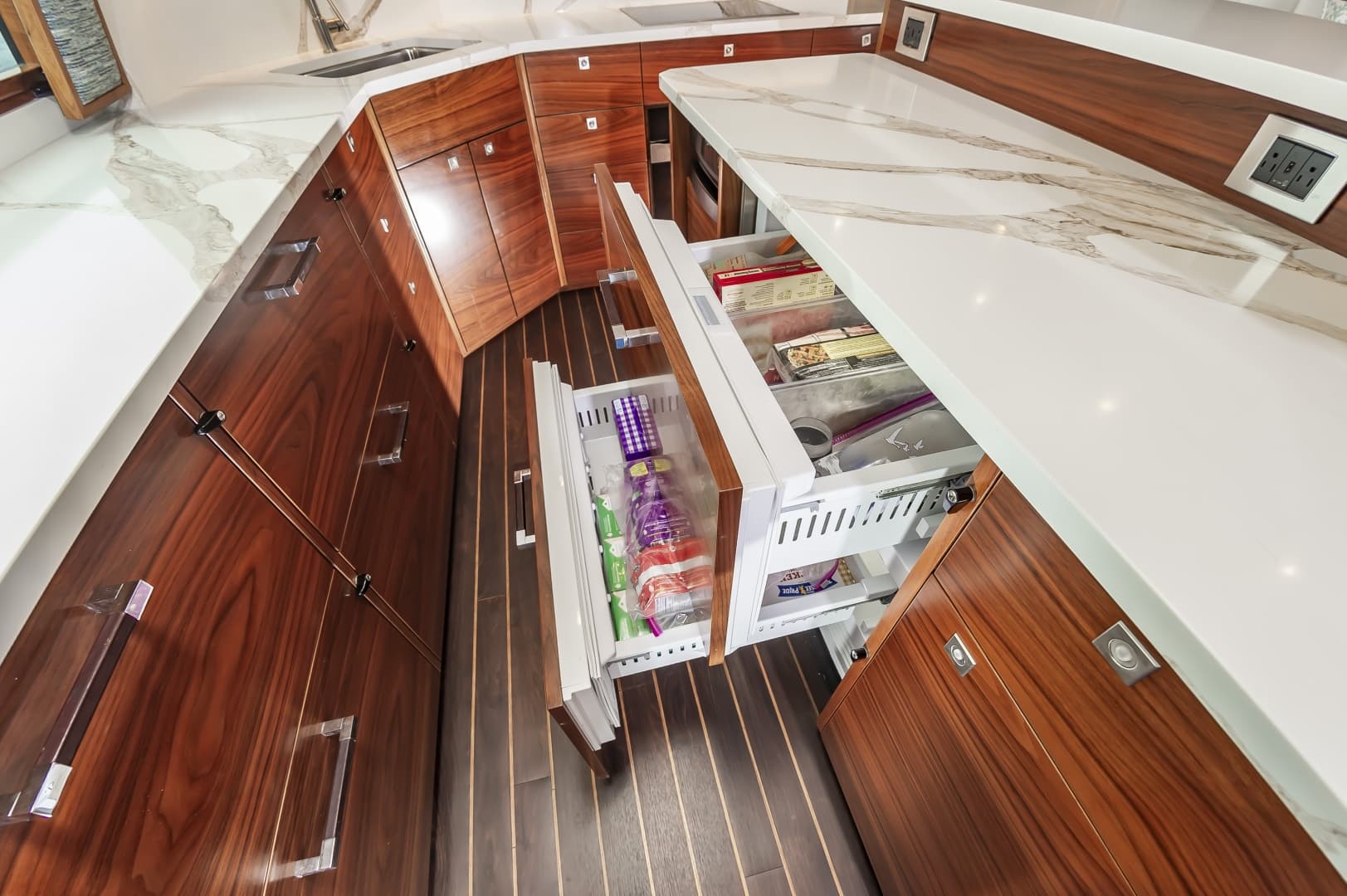 2024 Viking 72 Convertible
