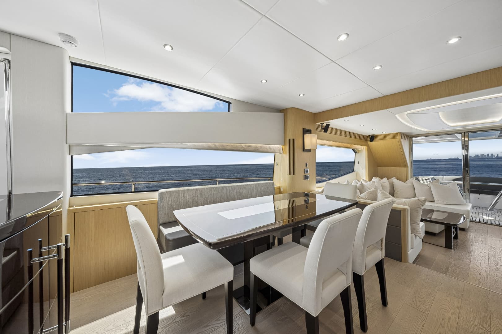 2017 Sunseeker 75 Yacht