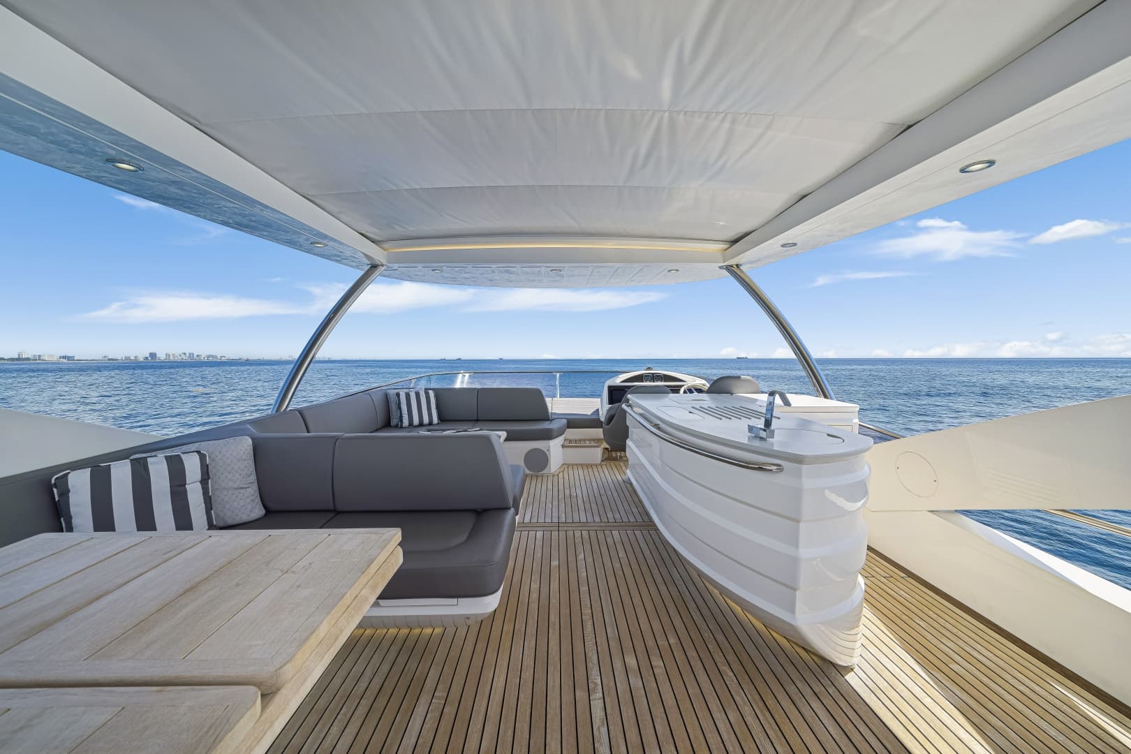 2017 Sunseeker 75 Yacht
