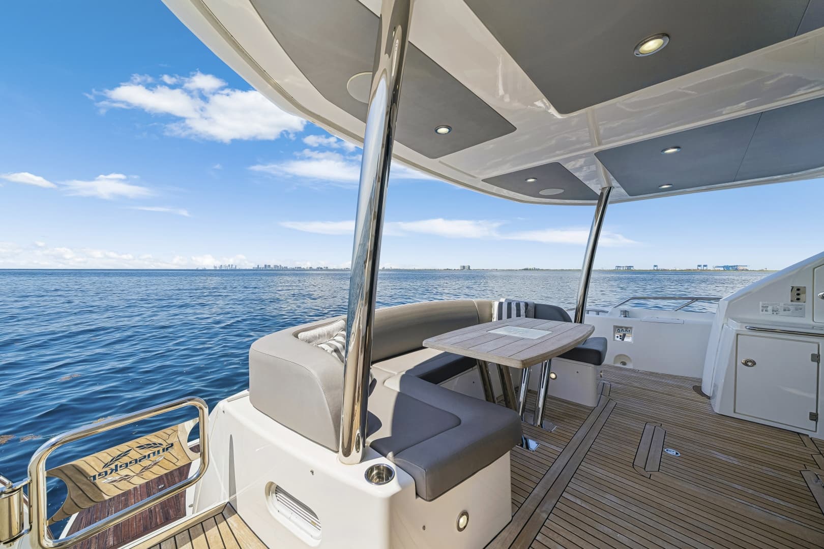 2017 Sunseeker 75 Yacht