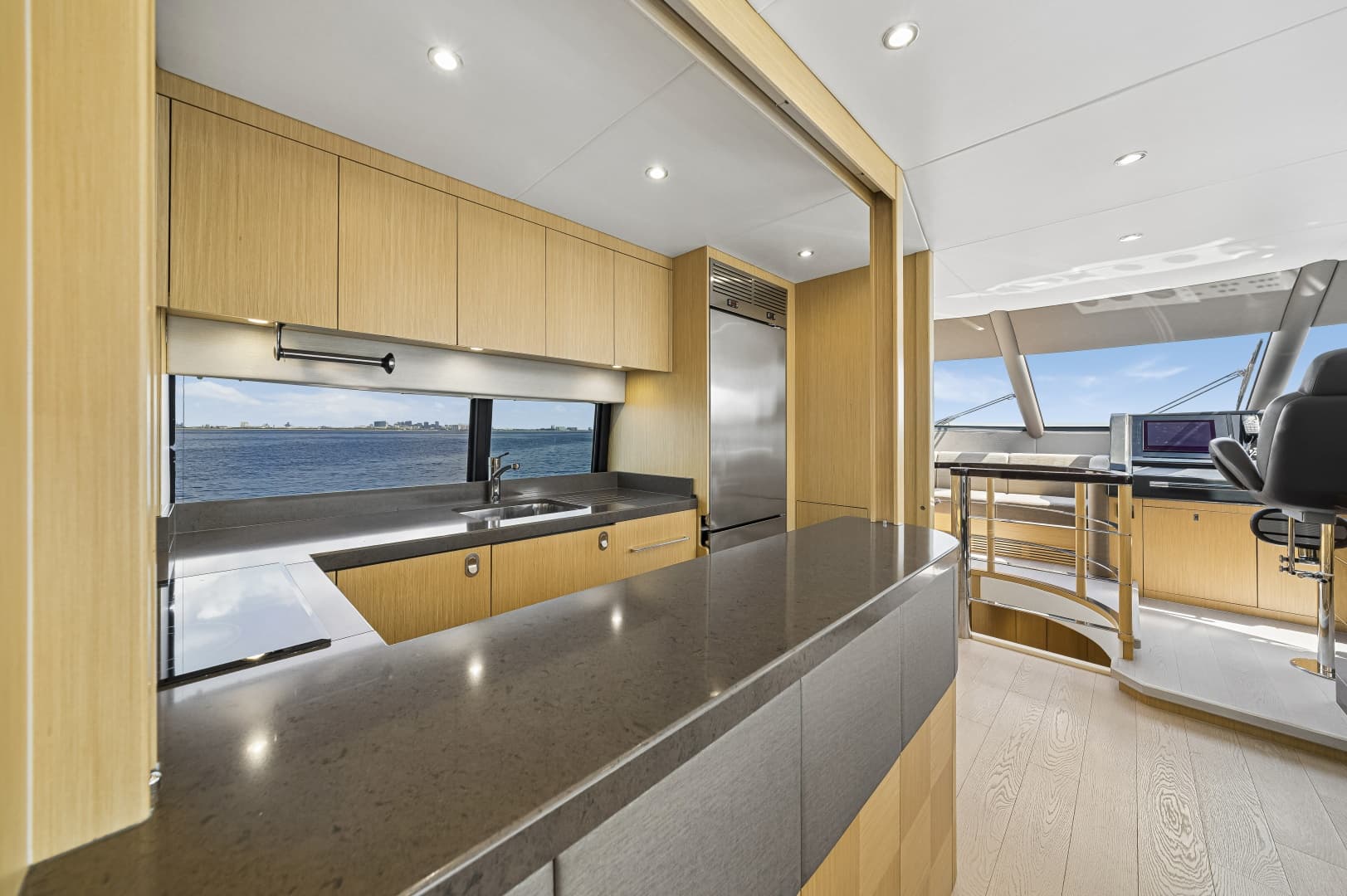 2017 Sunseeker 75 Yacht