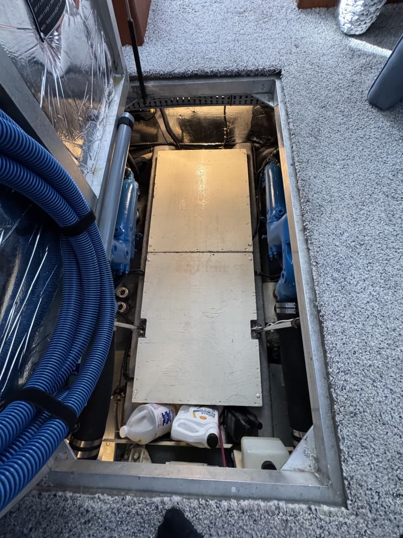 1991 Carver 3608 Aft Cabin Motor Yacht