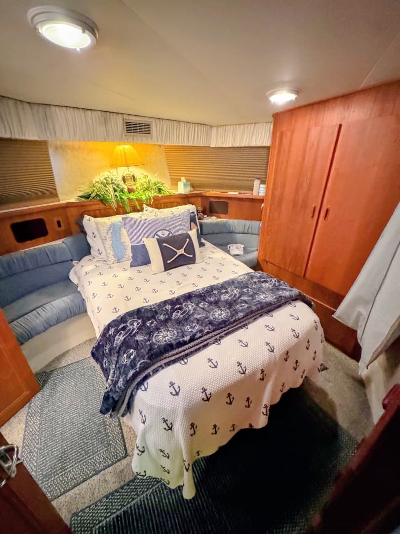 1991 Carver 3608 Aft Cabin Motor Yacht