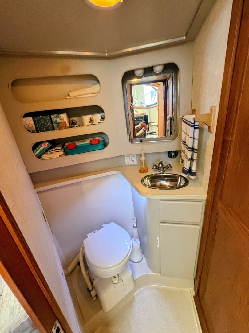 1991 Carver 3608 Aft Cabin Motor Yacht