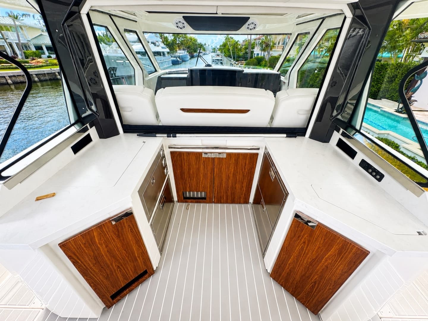 2024 Tiara Yachts 48 LS