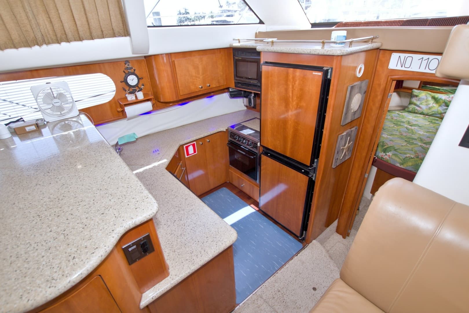 2001 Carver 466 Motor Yacht