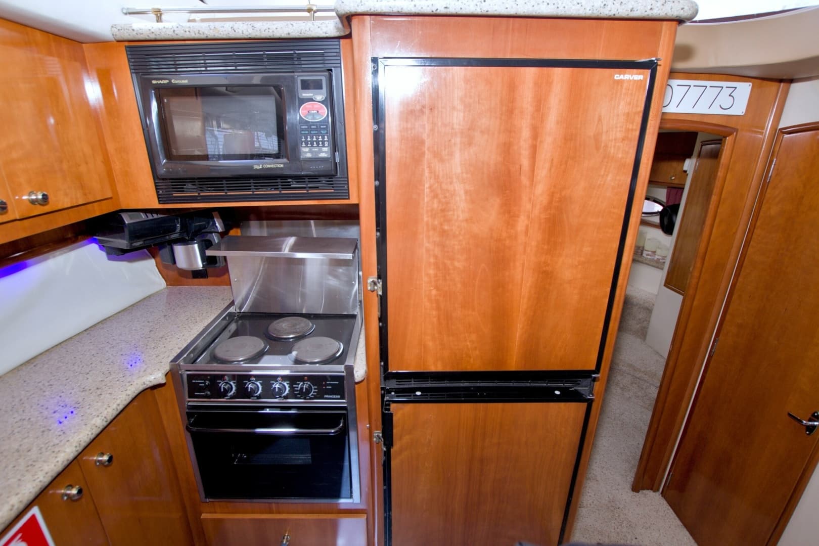 2001 Carver 466 Motor Yacht