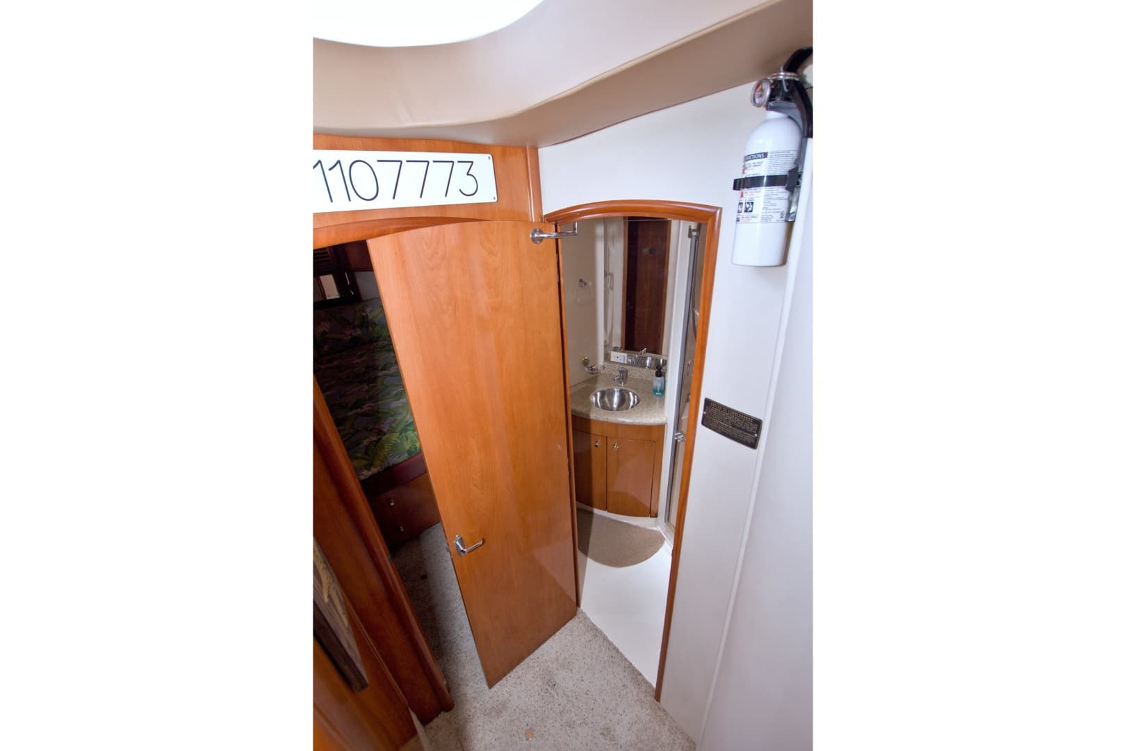 2001 Carver 466 Motor Yacht