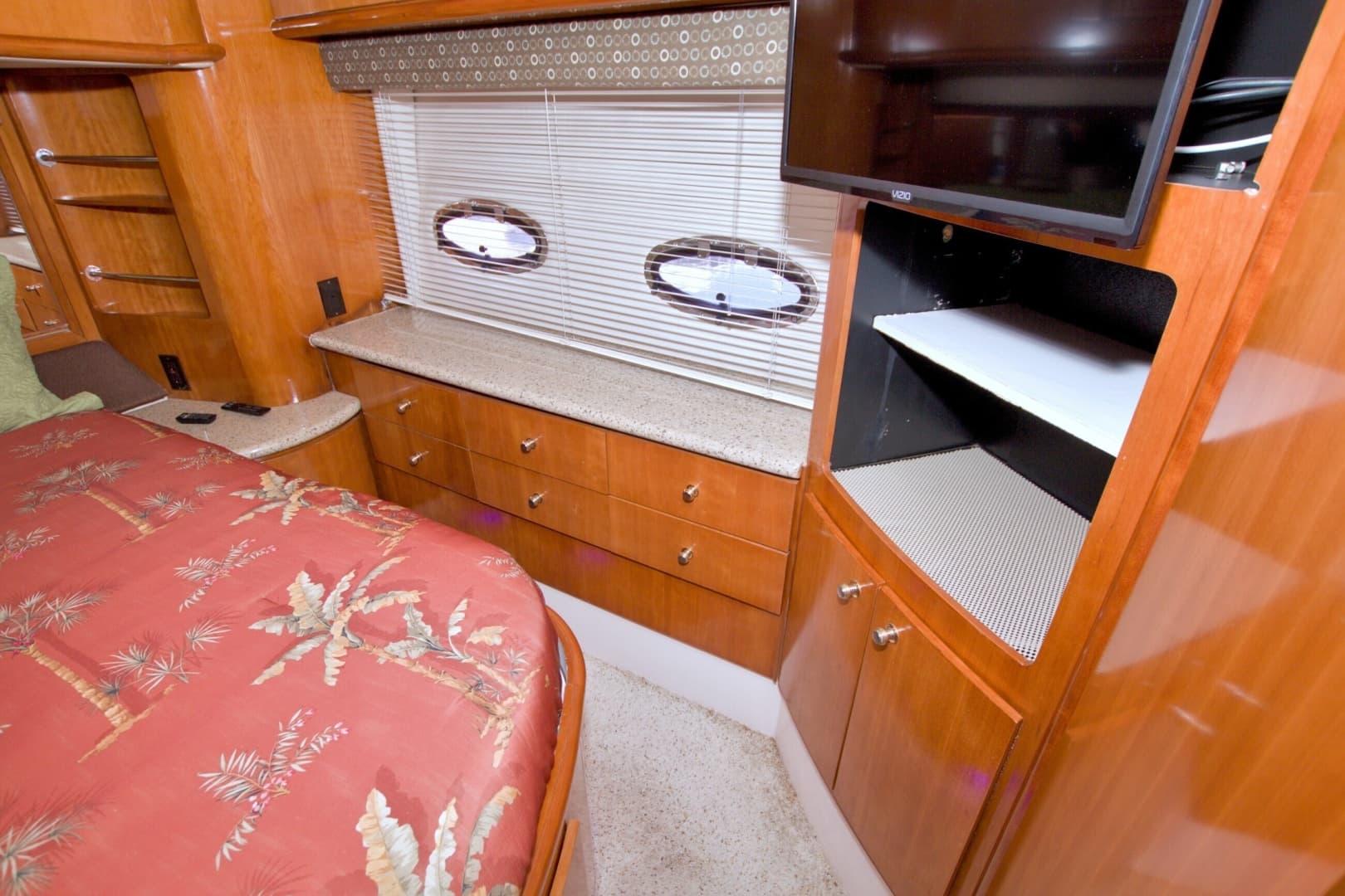 2001 Carver 466 Motor Yacht