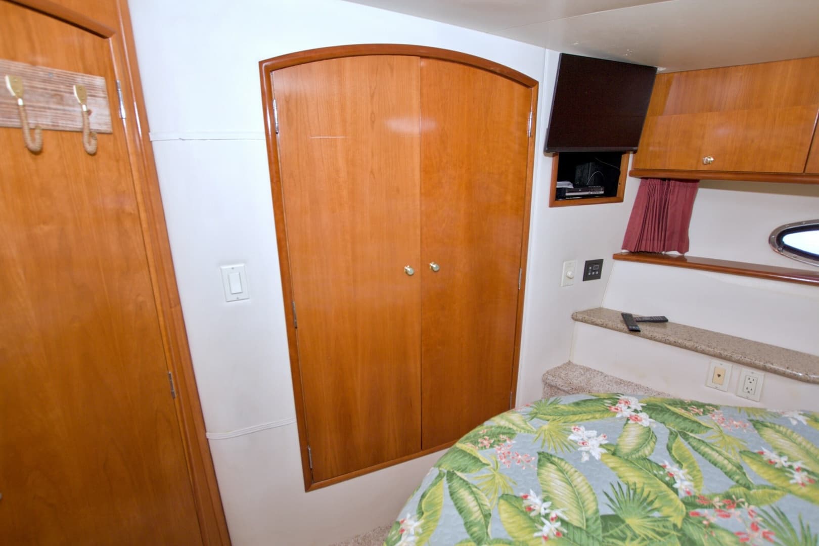 2001 Carver 466 Motor Yacht