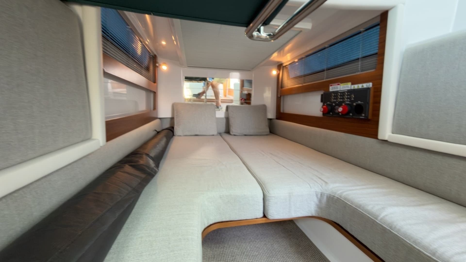 2023 Axopar 28 Cabin