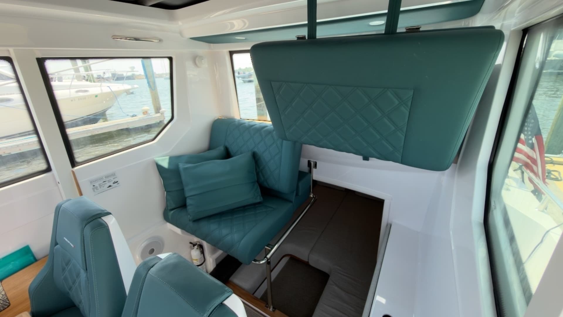 2023 Axopar 28 Cabin