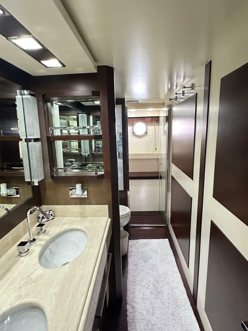 2010 Azimut 